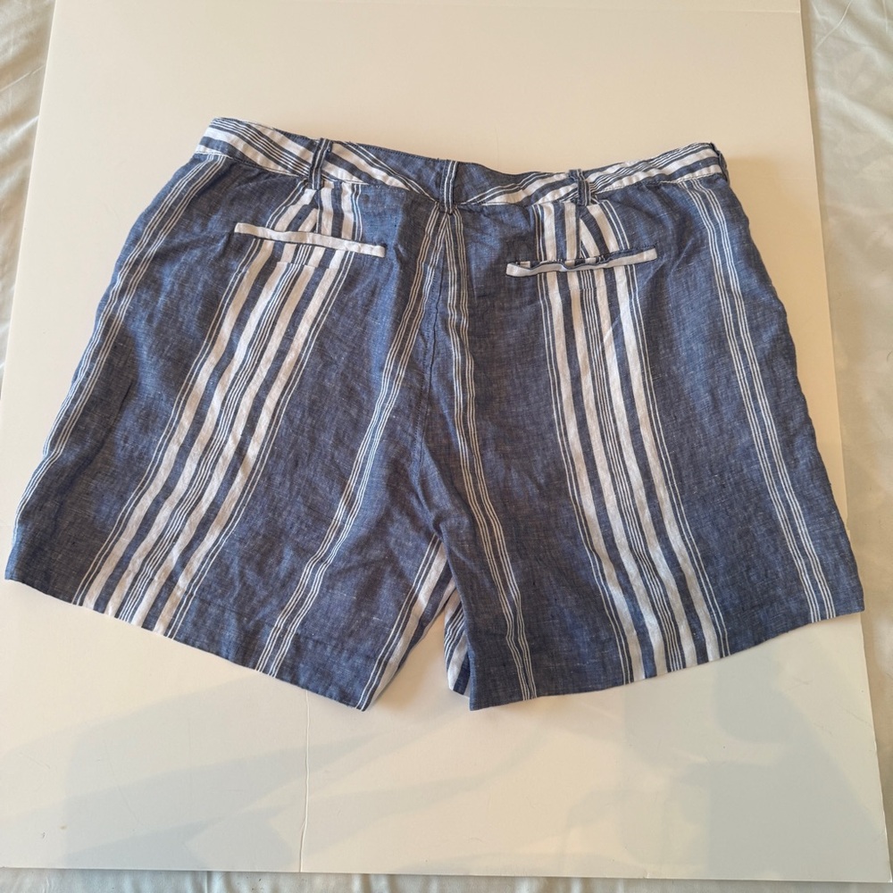 Lauren Ralph Lauren Women’s 16 Chino Style Shorts White Blue Chambray  Striped - Picture 2 of 7